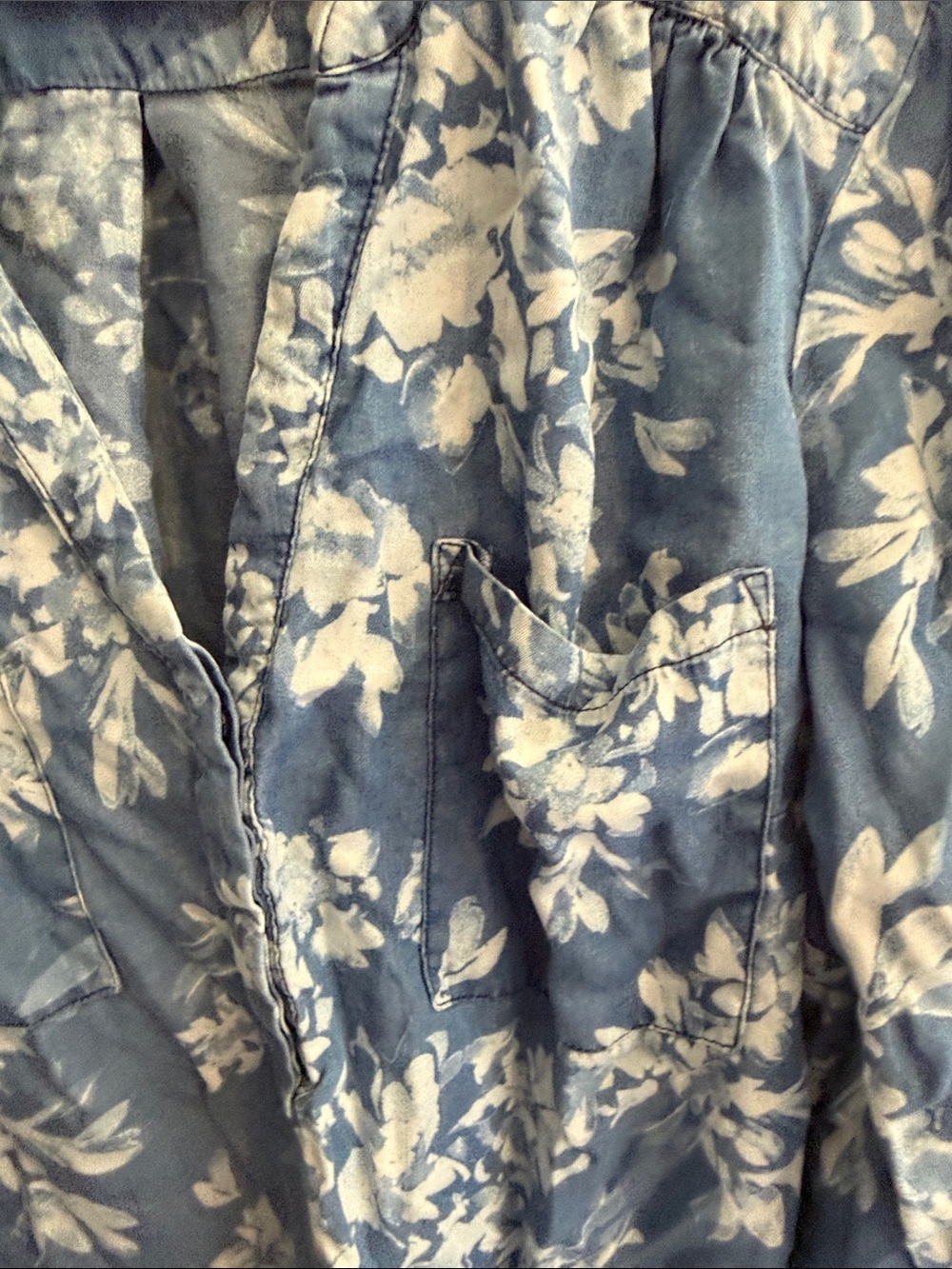 torrid Blue and White Floral Split V-Neck Tunic - Picture 3 of 5